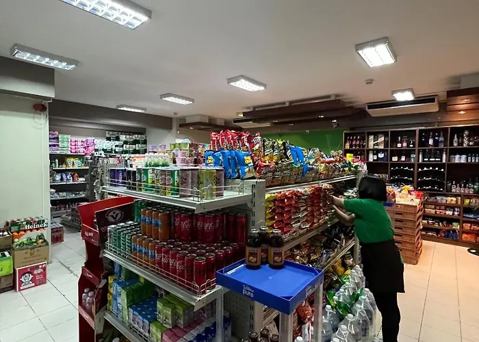 5 Mins From Airport Naia T1 Arista Place 1br 2br Veranda Parking Fast Wifi Netflix Apartamento
